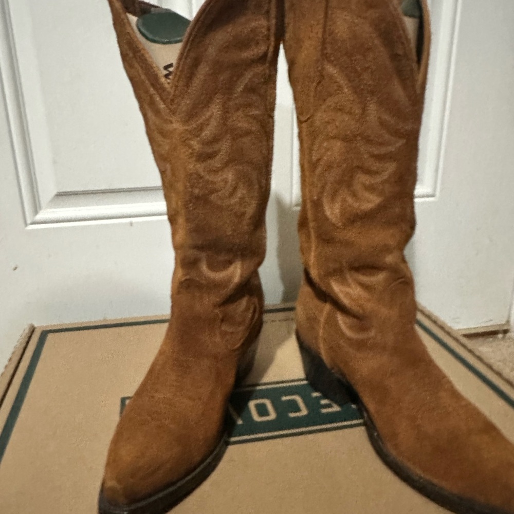 Tecovas Annie in Sienna Suede - Picture 8 of 16